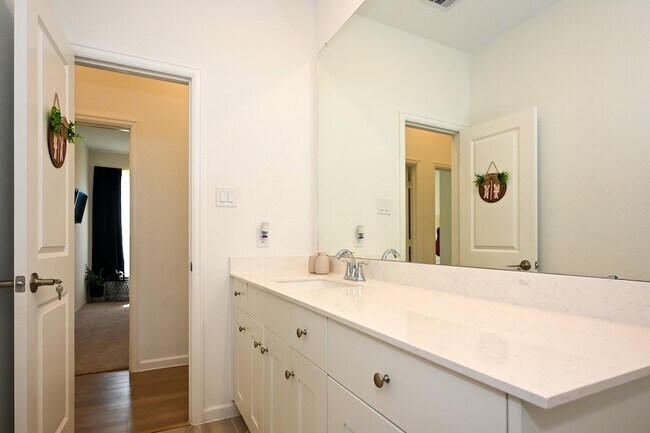 Building Photo - 3057 Pensacola Dr