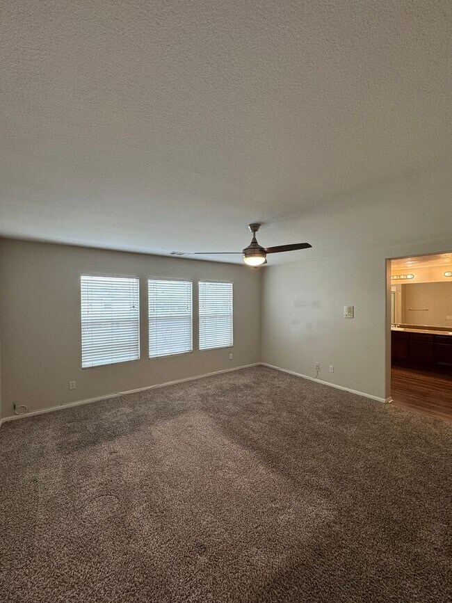 Building Photo - Spacious 3-Bed Lakeview Home with Loft & Community Amenities