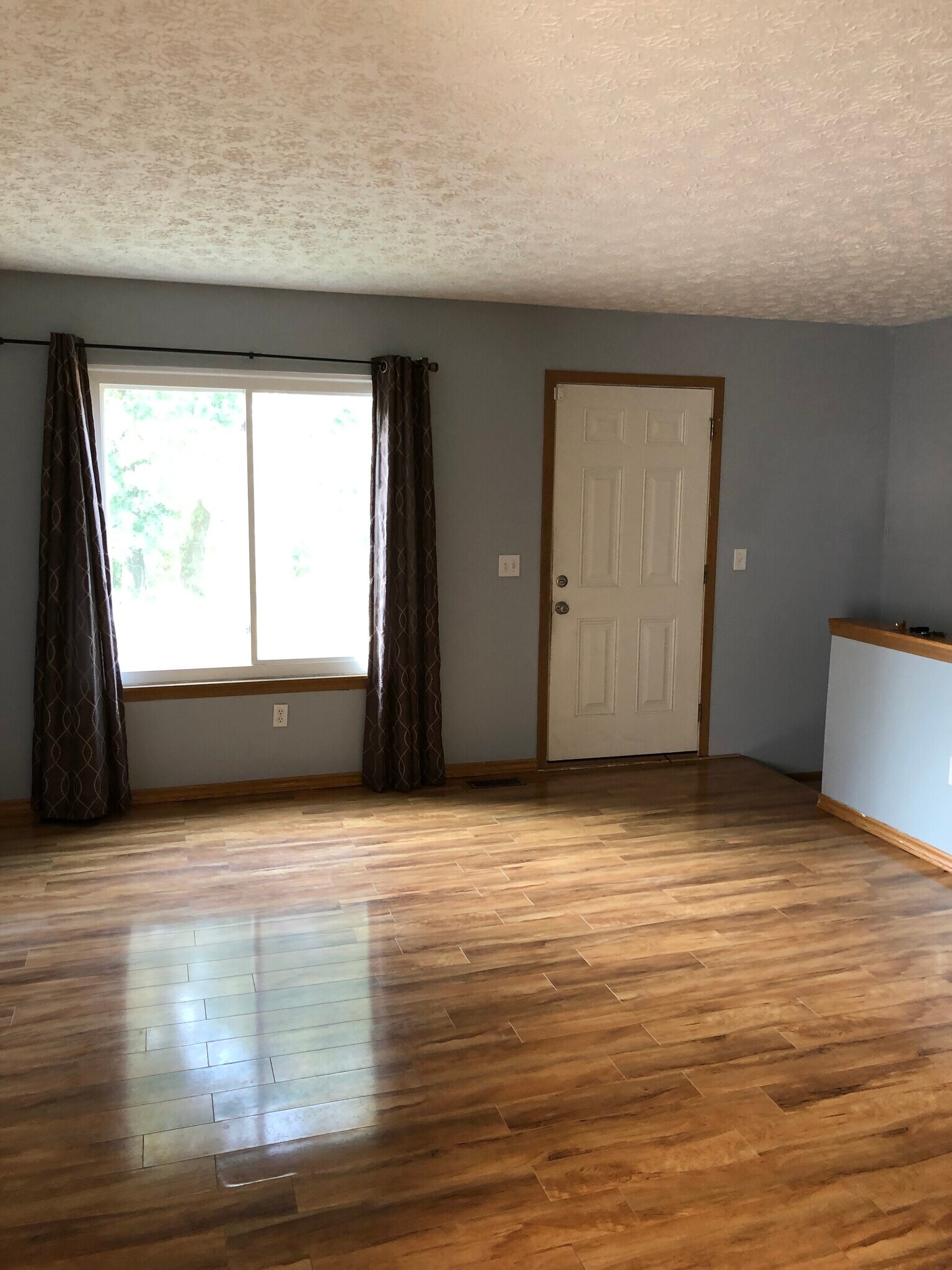 Upper floor - 1254 Wyley Ave