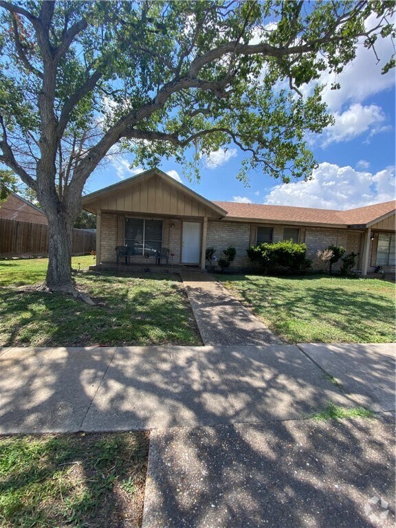 Building Photo - 5025 Meandering Ln