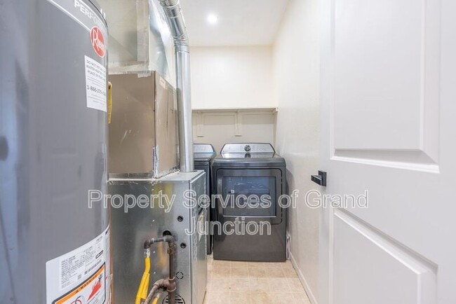 Building Photo - 3238-D 1/4 D 1/4 Rd