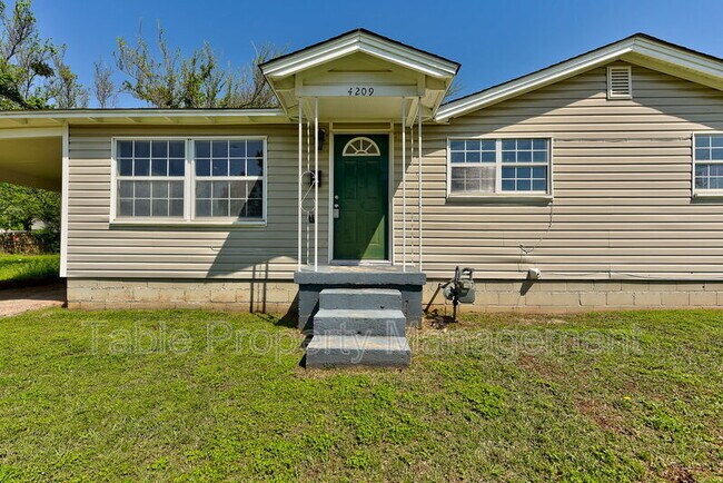 Building Photo - 4209 NE 16th St
