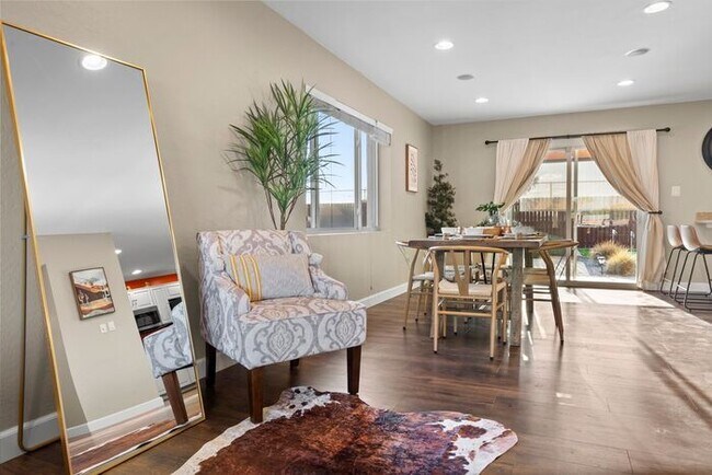 Building Photo - UN-FURNISHED!! 3 Bedroom/ 2Bath in Heart of Scottsdale!!