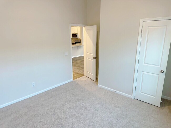 Building Photo - 192 Standing Oaks Dr