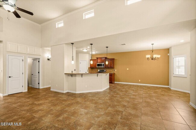 Building Photo - 14117 Rainbow Point Dr