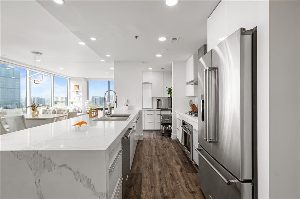 Building Photo - 3338 Peachtree Rd