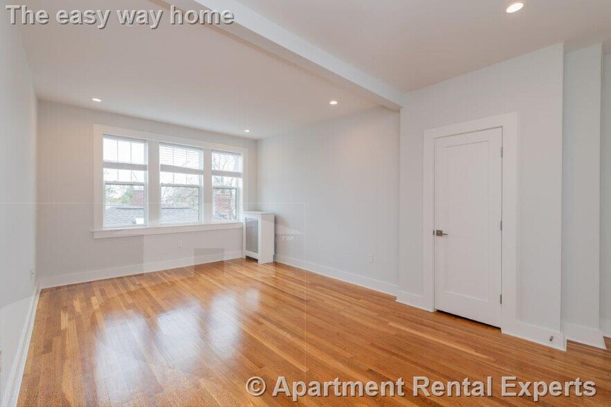 Building Photo - 18 Forest St