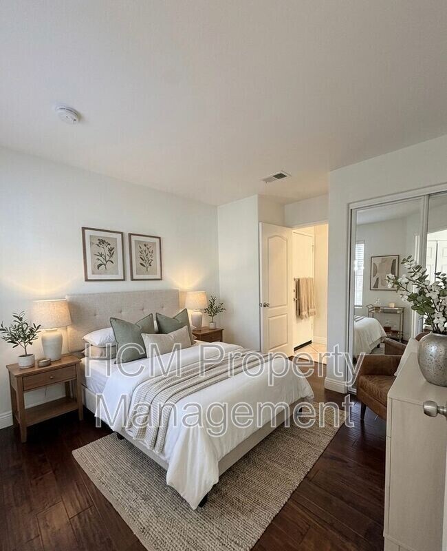 Building Photo - 827 S Shanada Ct