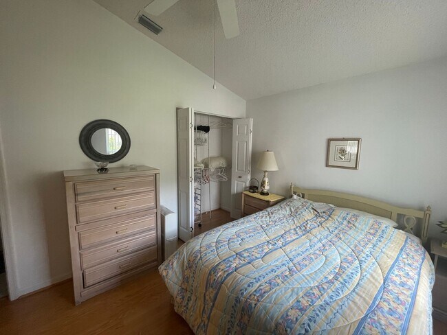 Building Photo - Charming 2BR/2BA Home in Ocala Palms – Golf Course Community Living!