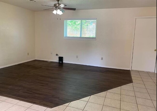 Building Photo - 321 Redstone Ct