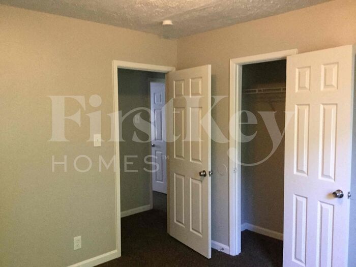 Building Photo - 972 Waverly Dr