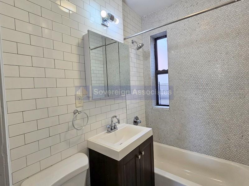 Building Photo - 515 W 168th St