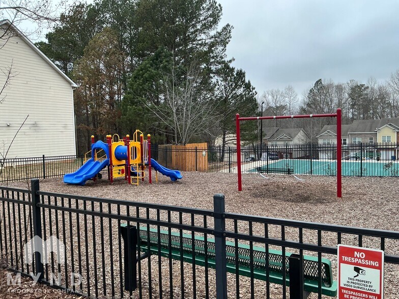 Building Photo - 5097 Lower Elm St