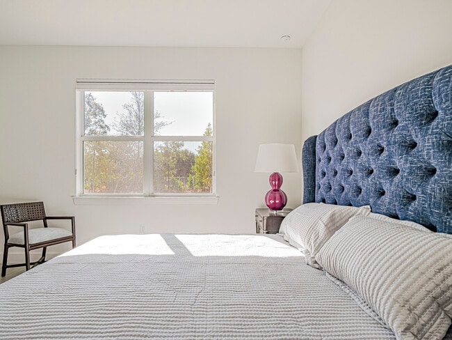 Building Photo - 1447 Harper Wy