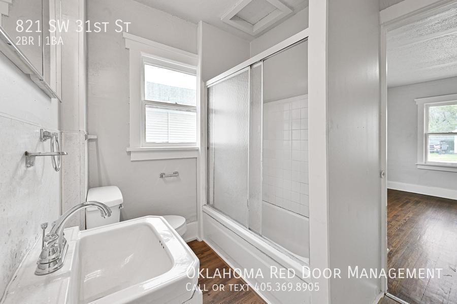 Building Photo - 821 SW 31st St