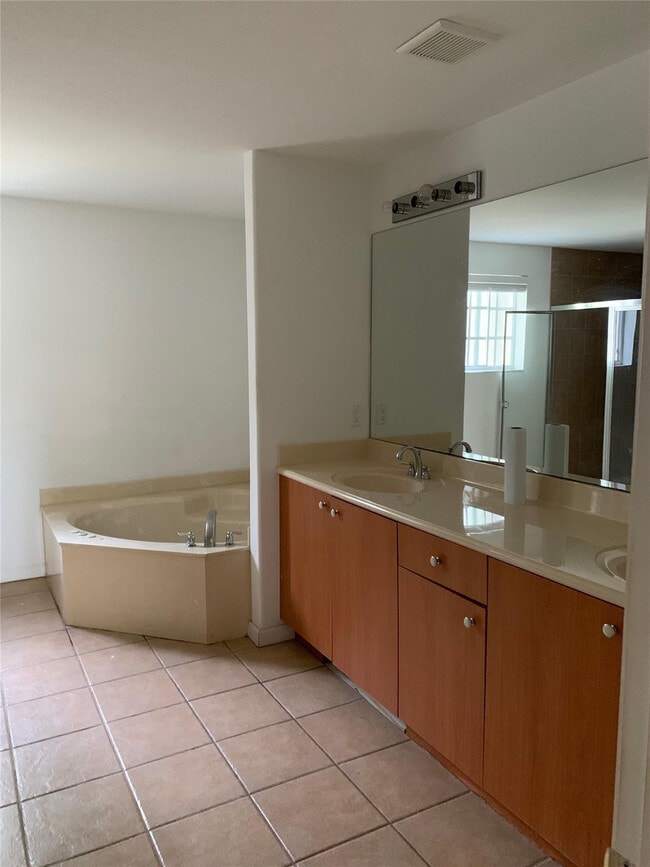 Building Photo - 1425 NW 36th Way