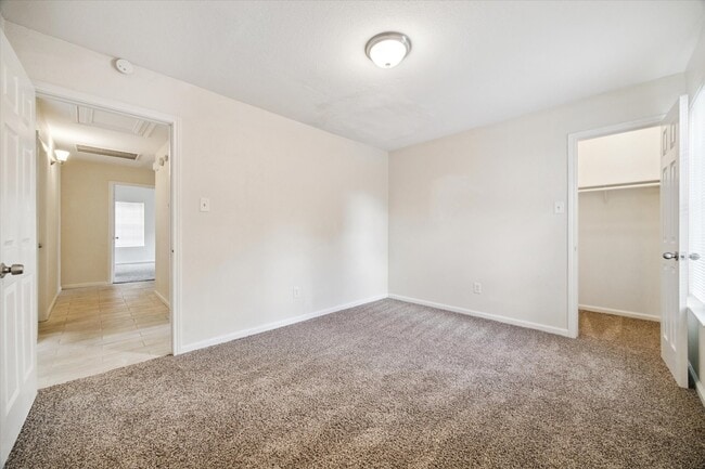 Building Photo - 5715 S Magazine Cir