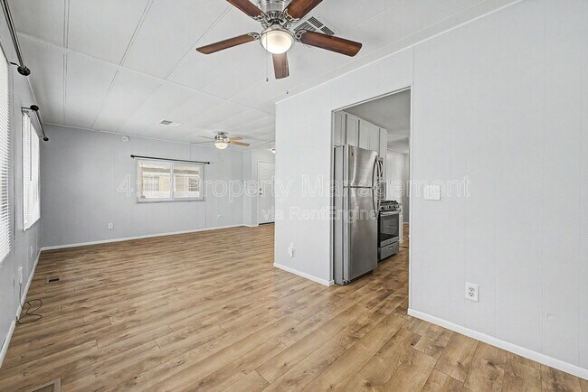 Building Photo - 462 S 80th Pl
