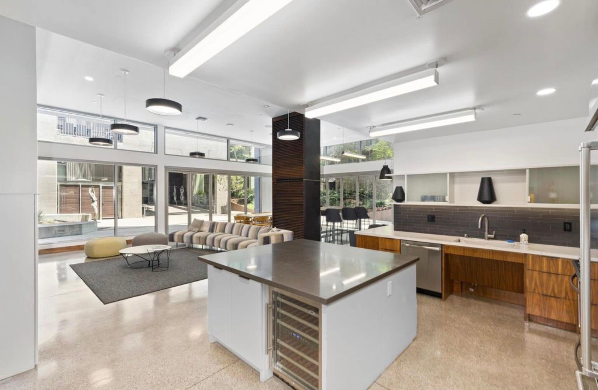 Building Photo - 321 10th Ave