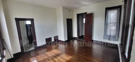 Building Photo - 431 W Ash St