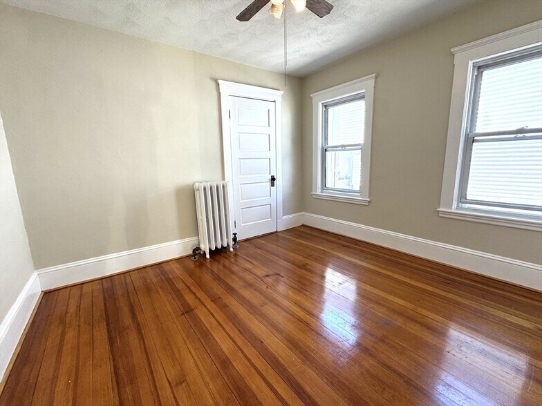 Building Photo - 18 Hunnewell Ave