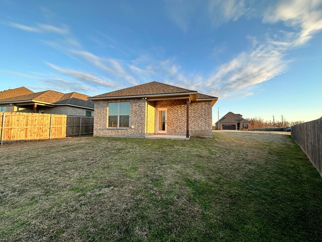 Building Photo - Close to Barksdale Air Force Base...