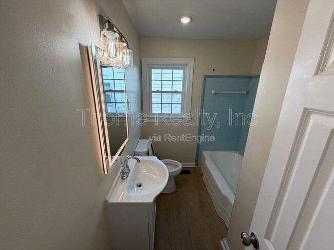 Building Photo - 1021 Russell St