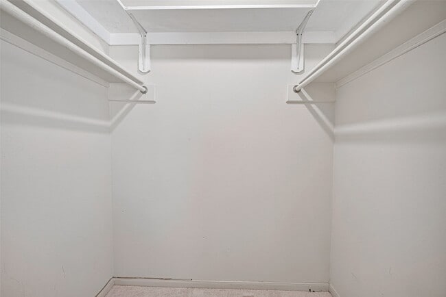 Building Photo - 1806 Oak Ridge Dr