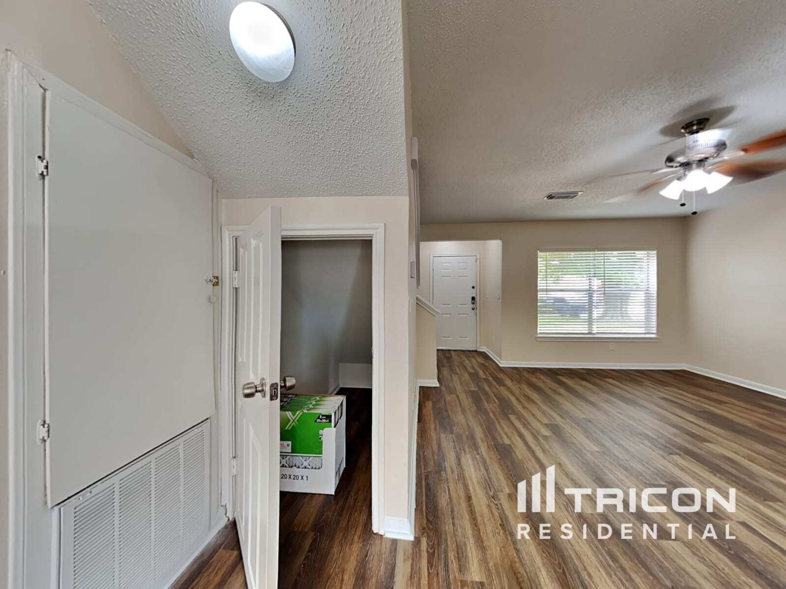 Building Photo - 3259 Jorns St