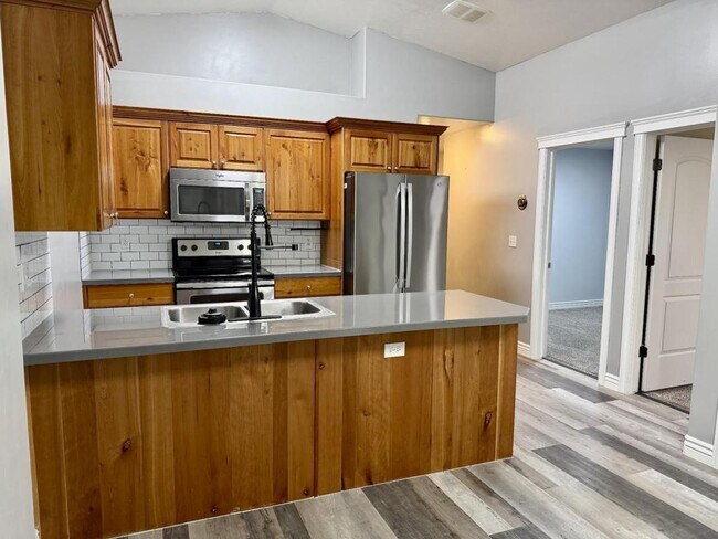 Building Photo - 3518 E Pearce Dr