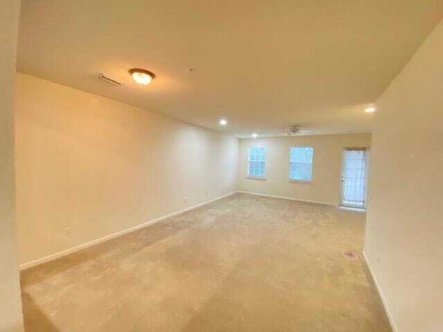 Building Photo - 221 Greenwich Cir