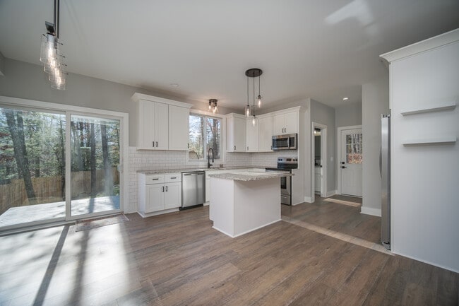 Building Photo - 44 Sherwood Vlg Ct