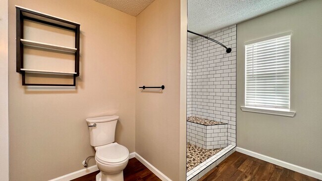 Building Photo - 490 Scott Ln