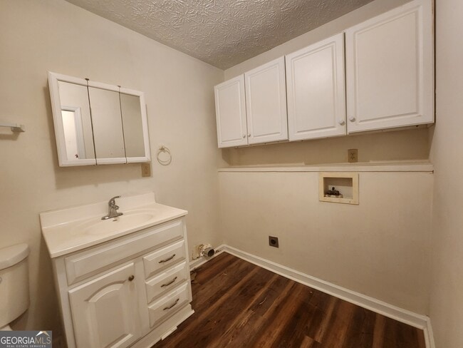 Building Photo - 7734 Aurora Dr