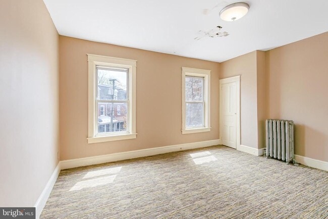 Building Photo - 443 Manor St