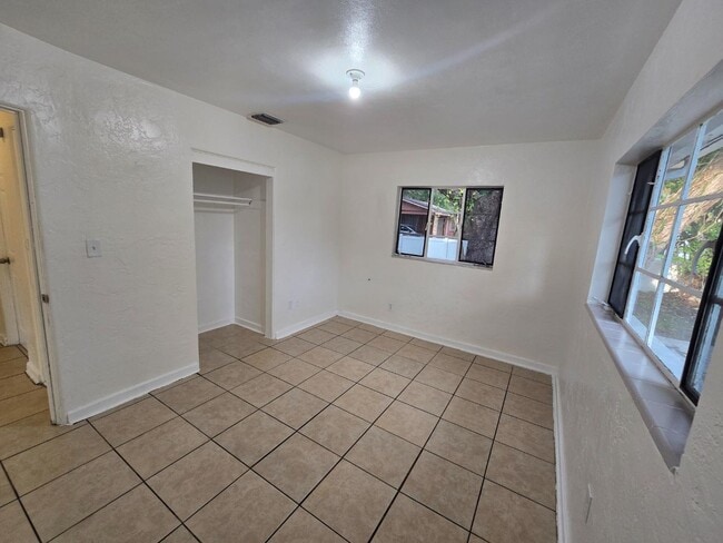 Building Photo - 751 27th Ave S