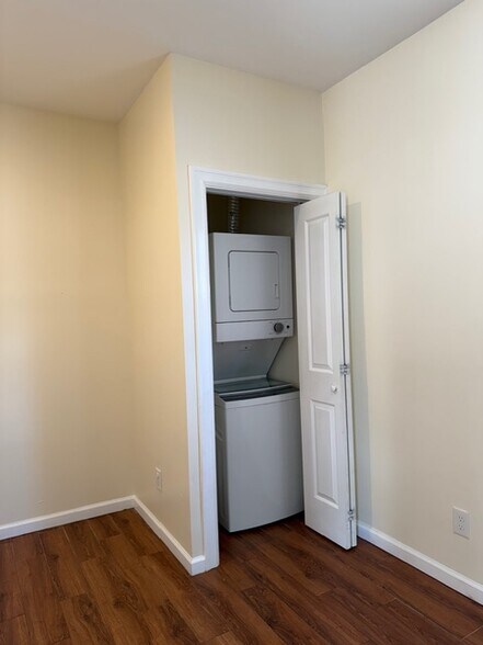 Building Photo - 25 Cross St