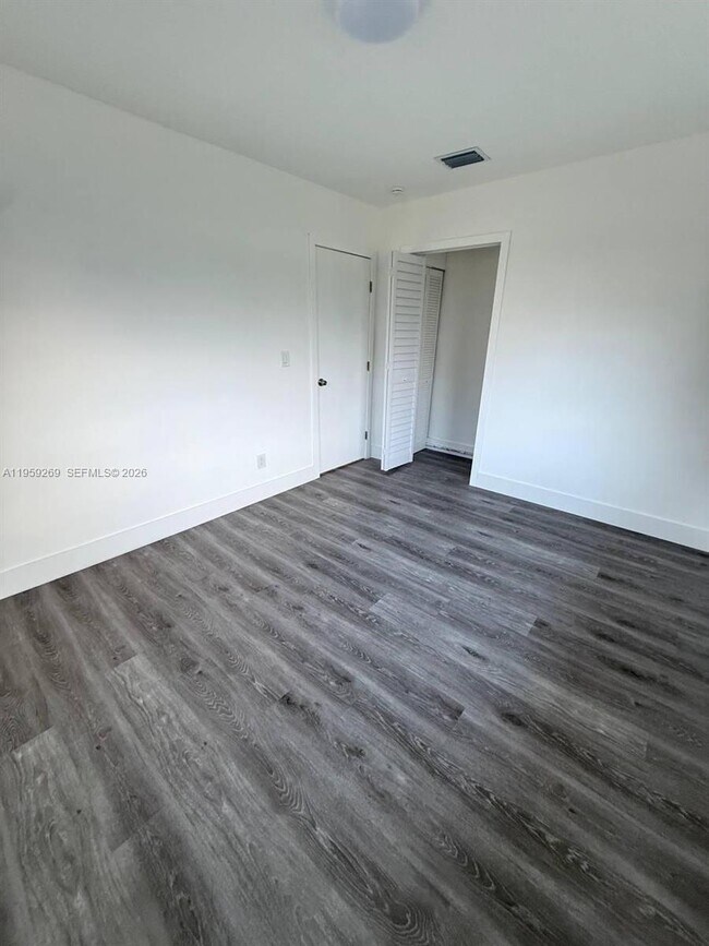 Building Photo - 3510 SW 36th Ct