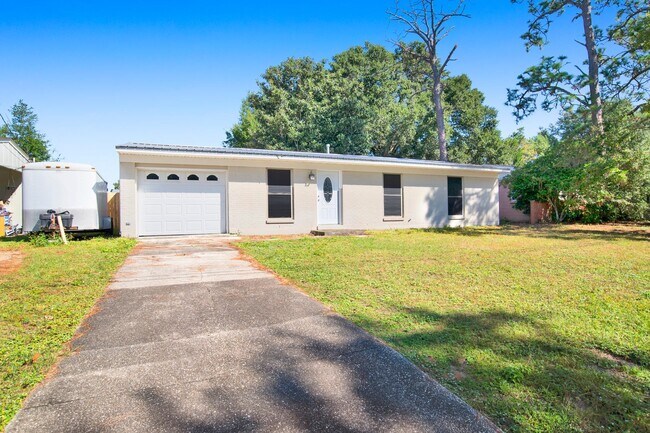 Building Photo - Renovated 3 bedroom home near UWF