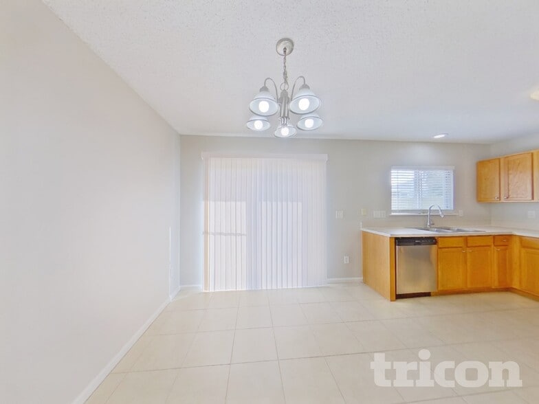 Building Photo - 7125 Beekman Lake Dr