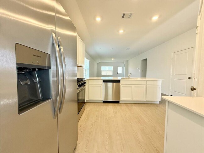 Building Photo - 113 Imola St