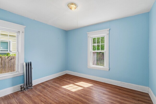 Building Photo - 371 Oakland St