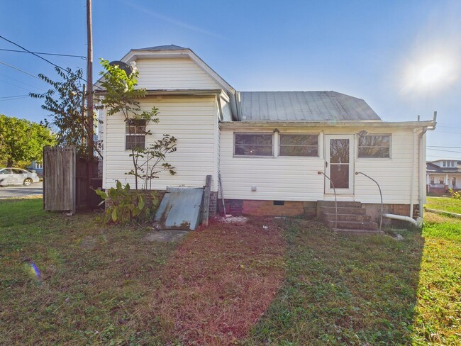 Building Photo - 315 High St