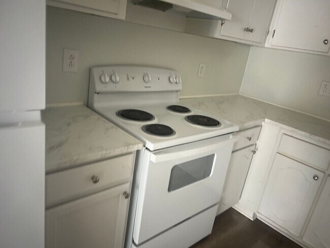 Building Photo - Nandina 102-108