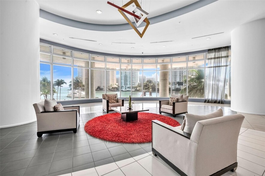 Building Photo - 300 S Biscayne Blvd