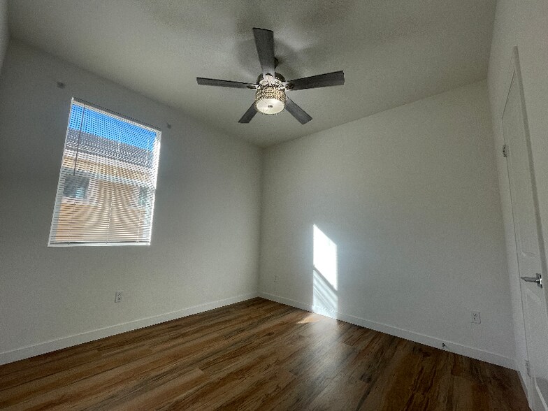 Building Photo - 16254 Lozano St