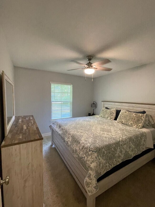 Building Photo - Gorgeous 3 BED, 2 BATH PLUS OFFICE WITH POOL!!!