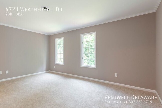 Building Photo - GORGEOUS TOWNHOME