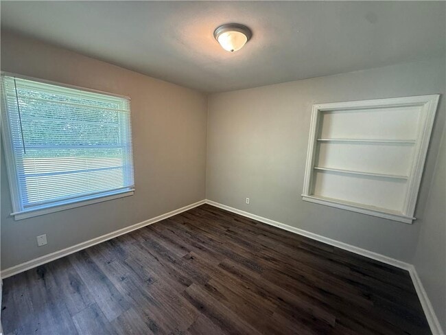 Building Photo - 3056 Pleasant Valley Rd