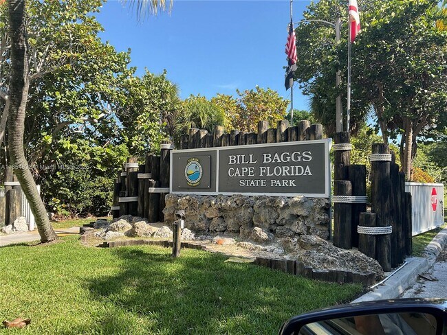 Building Photo - 1121 Crandon Blvd
